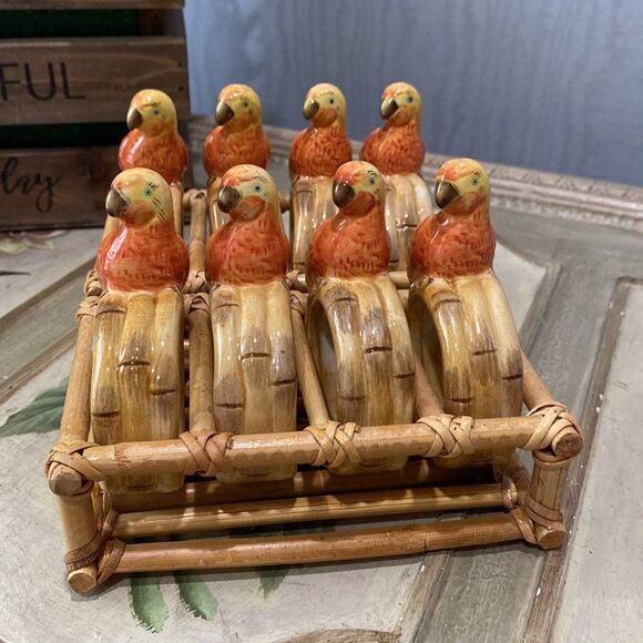 Vintage Set of Eight Ceramic Parrot Napkin Rings in Two Faux Bamboo Holders - Picture 15 of 16